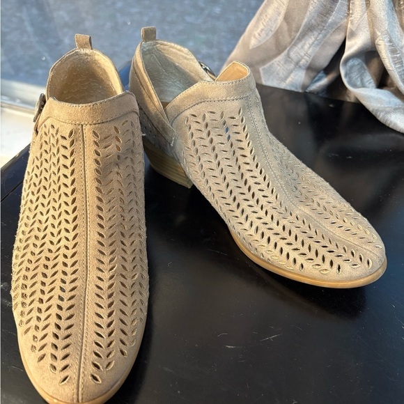 Hokus Pokus Tabby Women’s Perforated Light Brown Heeled Boots Size 6M - Picture 7 of 8